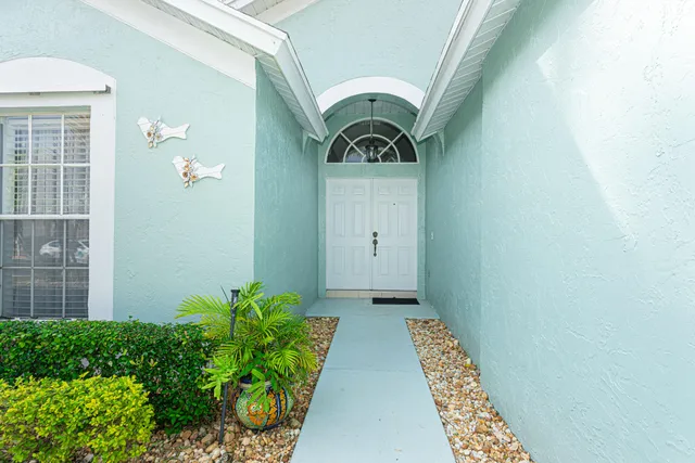 $449,999 | 316 Hammocks Trail, Greenacres, FL 33413