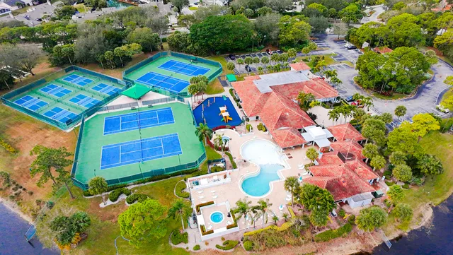 $449,999 | 316 Hammocks Trail, Greenacres, FL 33413