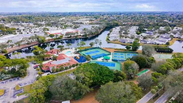 $449,999 | 316 Hammocks Trail, Greenacres, FL 33413