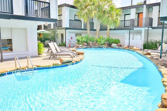 $1,245 | 219 Marshall Street, Unit 112, Houston, TX 77006