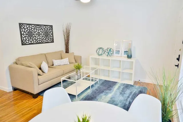 $1,245 | 219 Marshall Street, Unit 112, Houston, TX 77006