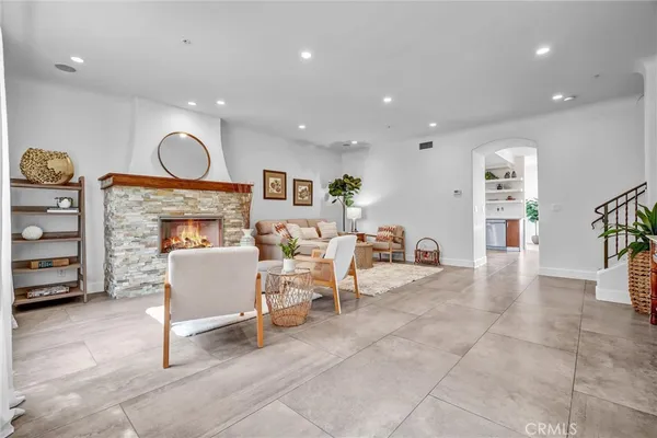 $4,950 | 308 5th Street, Huntington Beach, CA 92648