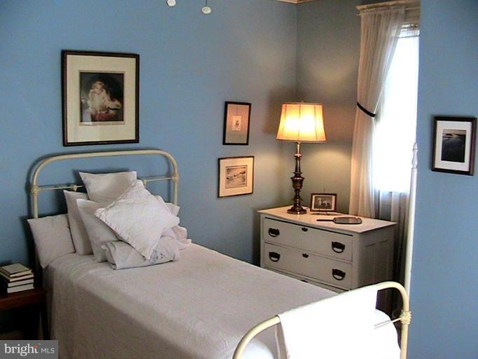220 Ridgewood Road Baltimore, MD 21210 - Photo 21 of 30 Bedroom #2