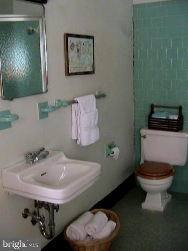 220 Ridgewood Road Baltimore, MD 21210 - Photo 22 of 30 Bath #1
