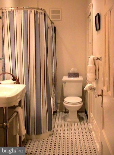 220 Ridgewood Road Baltimore, MD 21210 - Photo 23 of 30 Master Bath