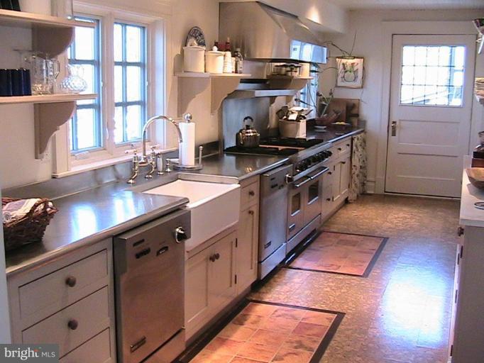 220 Ridgewood Road Baltimore, MD 21210 - Photo 4 of 30 Kitchen #2