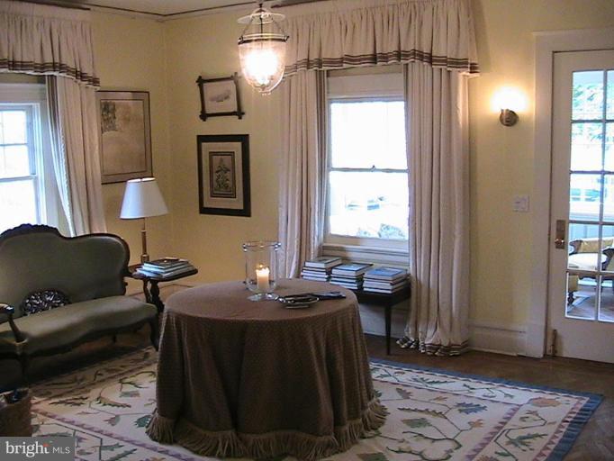 220 Ridgewood Road Baltimore, MD 21210 - Photo 5 of 30 Entrance / Foyer