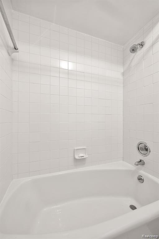 4041 West Maple Road, Unit 204 Bloomfield Hills, MI 48301 - Photo 16 of 22
