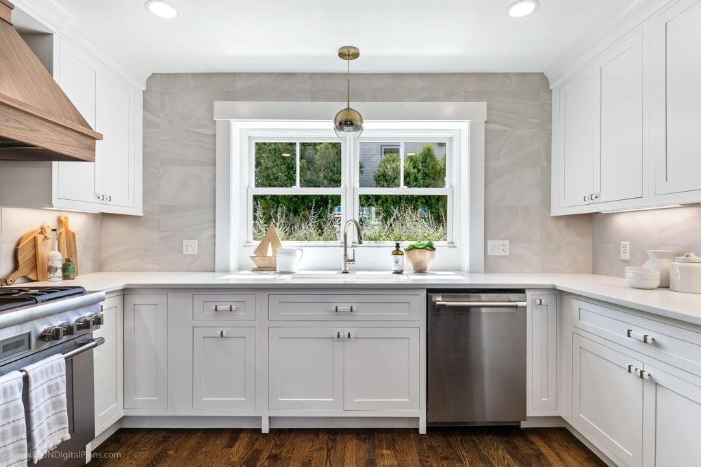 15 Clinton Street Newport, RI 02840 - Photo 13 of 50