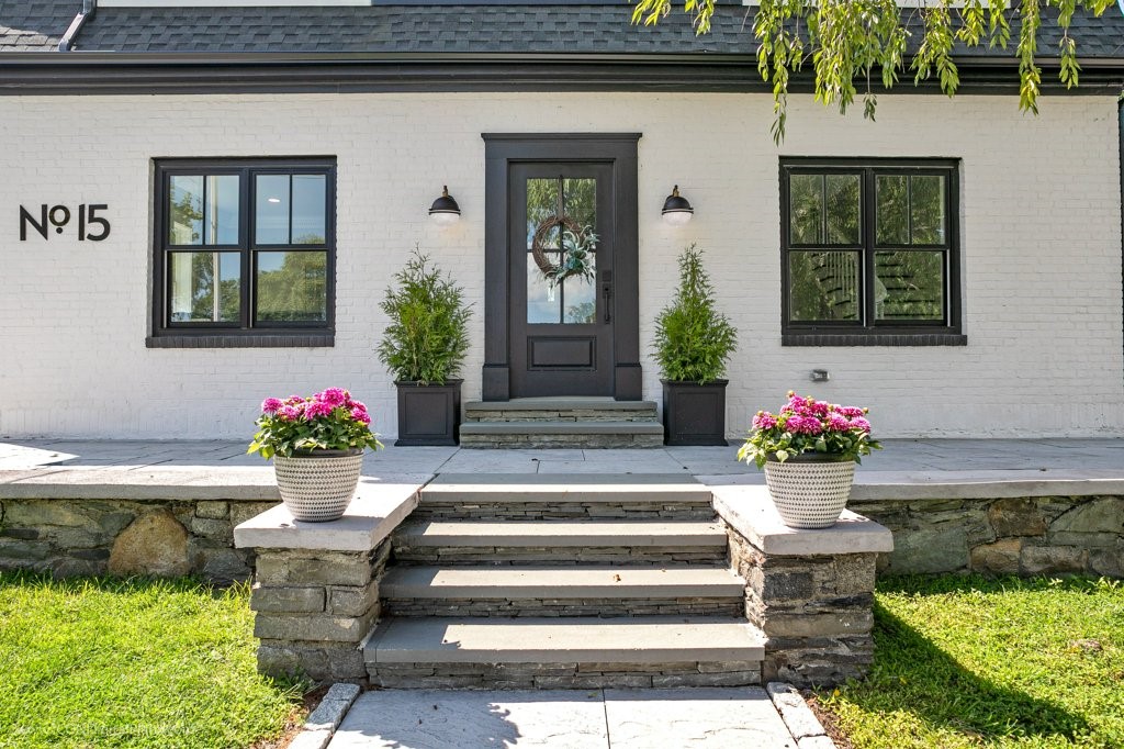 15 Clinton Street Newport, RI 02840 - Photo 3 of 50