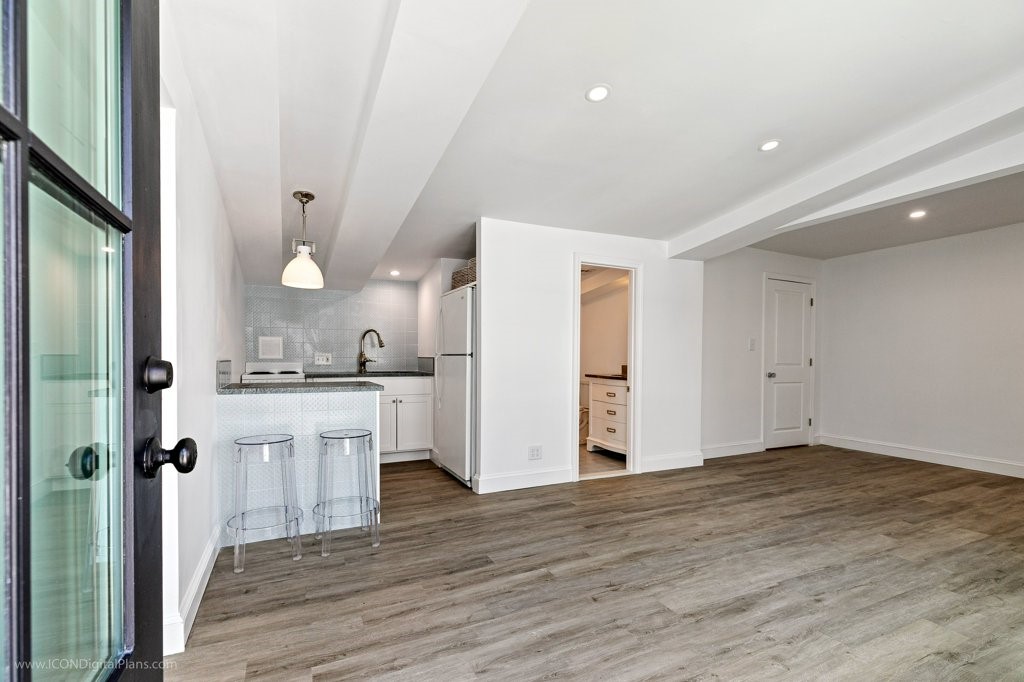 15 Clinton Street Newport, RI 02840 - Photo 45 of 50