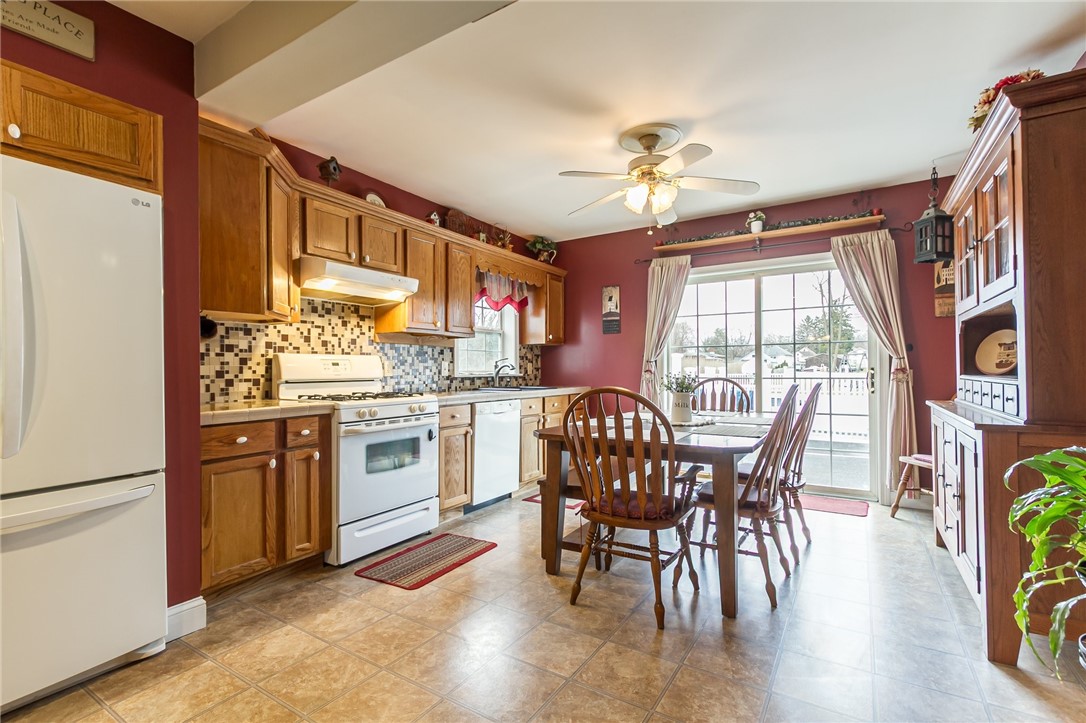 106 Hyde Parkway Palmyra, NY 14522 - Photo 15 of 46