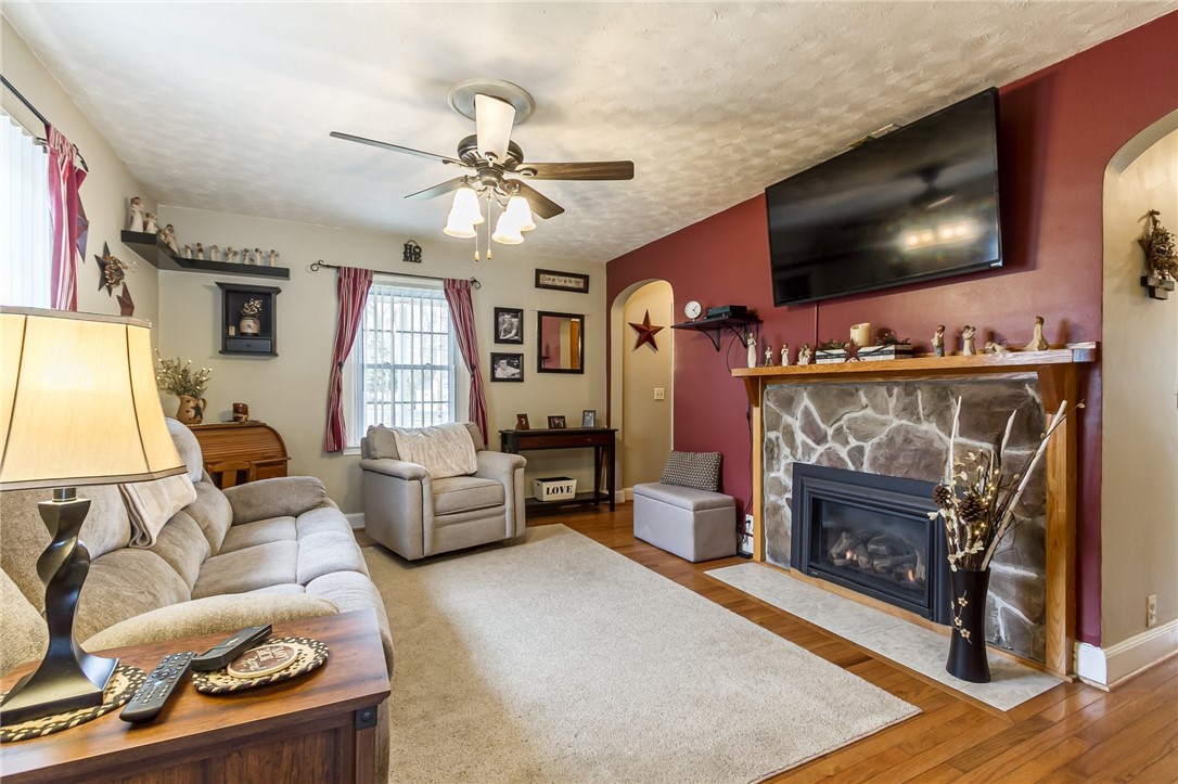 106 Hyde Parkway Palmyra, NY 14522 - Photo 8 of 46