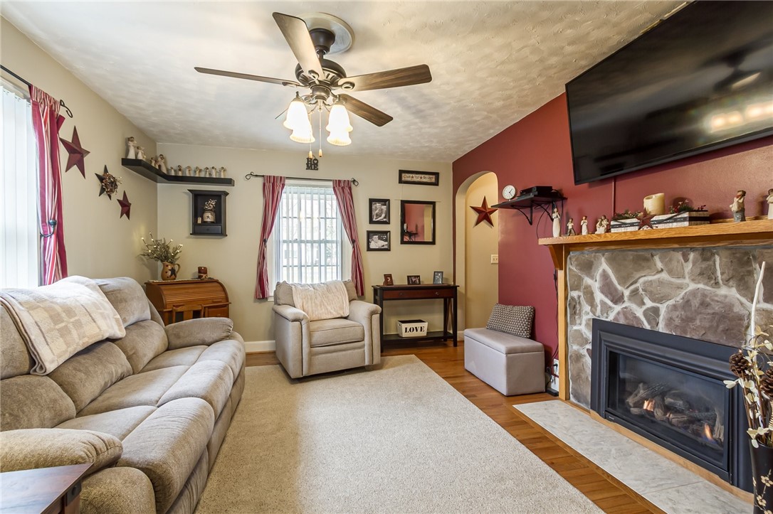 106 Hyde Parkway Palmyra, NY 14522 - Photo 9 of 46