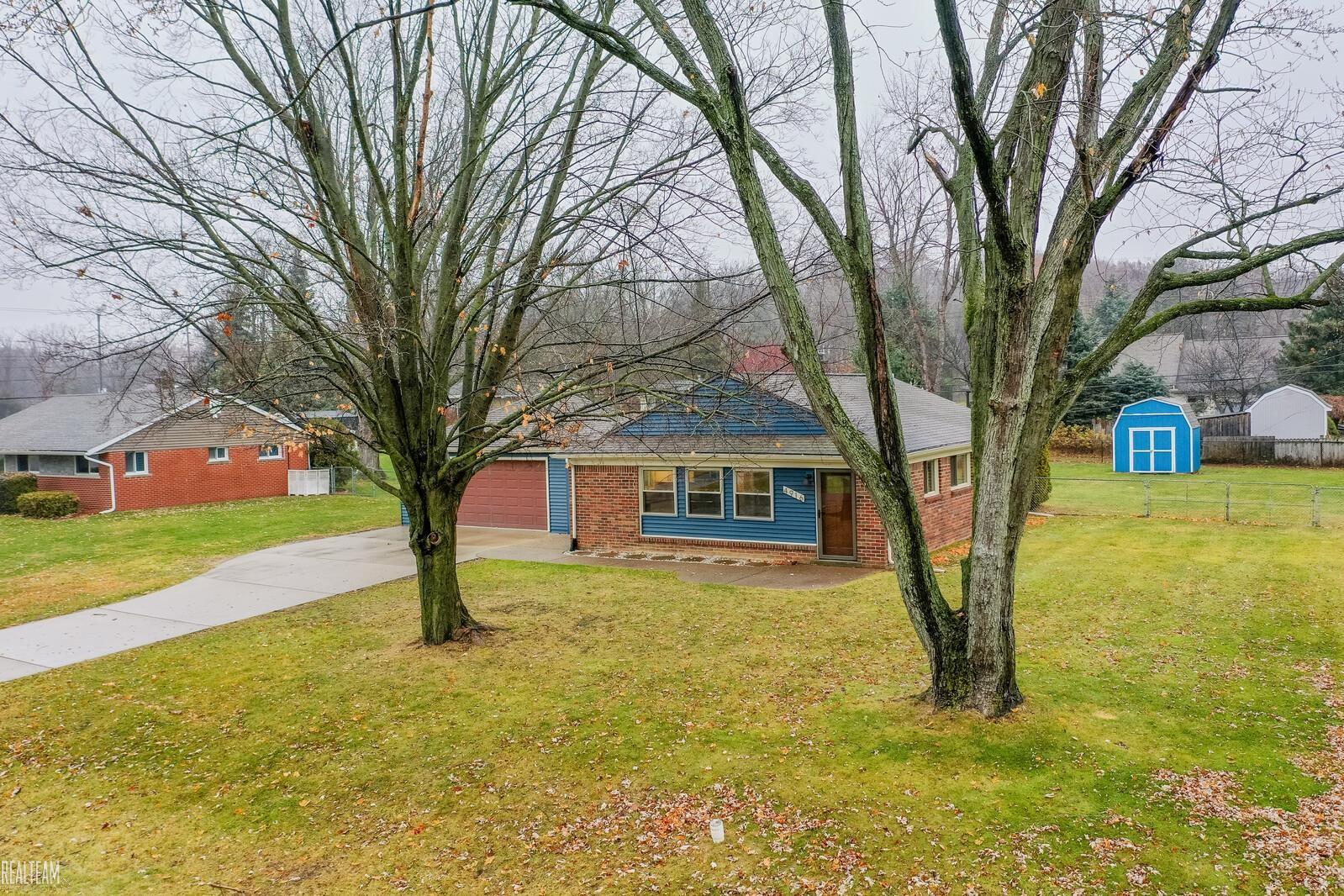4916 Rioview Drive Clarkston, MI 48346 - Photo 3 of 27