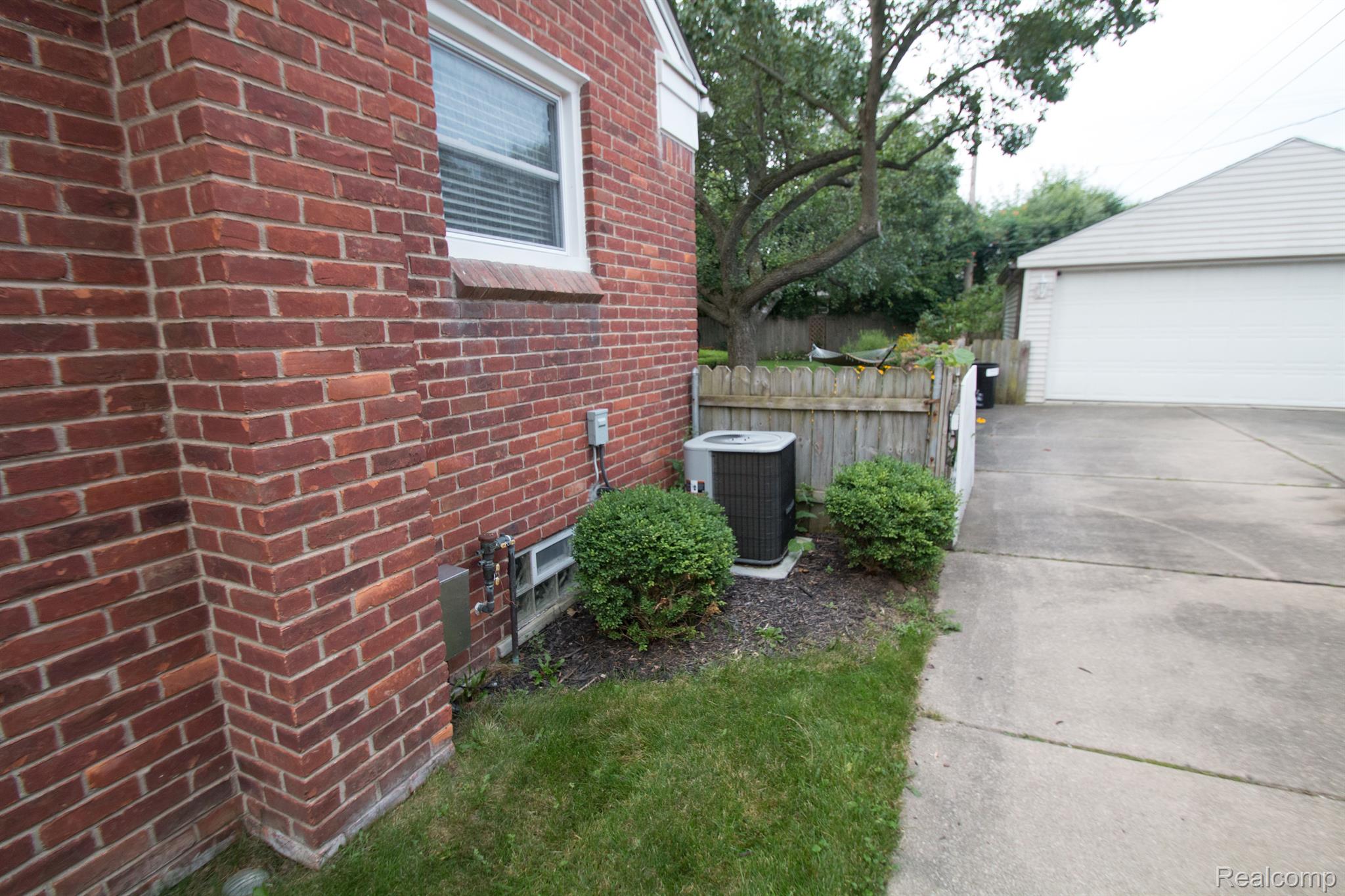 107 Normandy Road Royal Oak, MI 48073 - Photo 36 of 43 Gallery Image 36