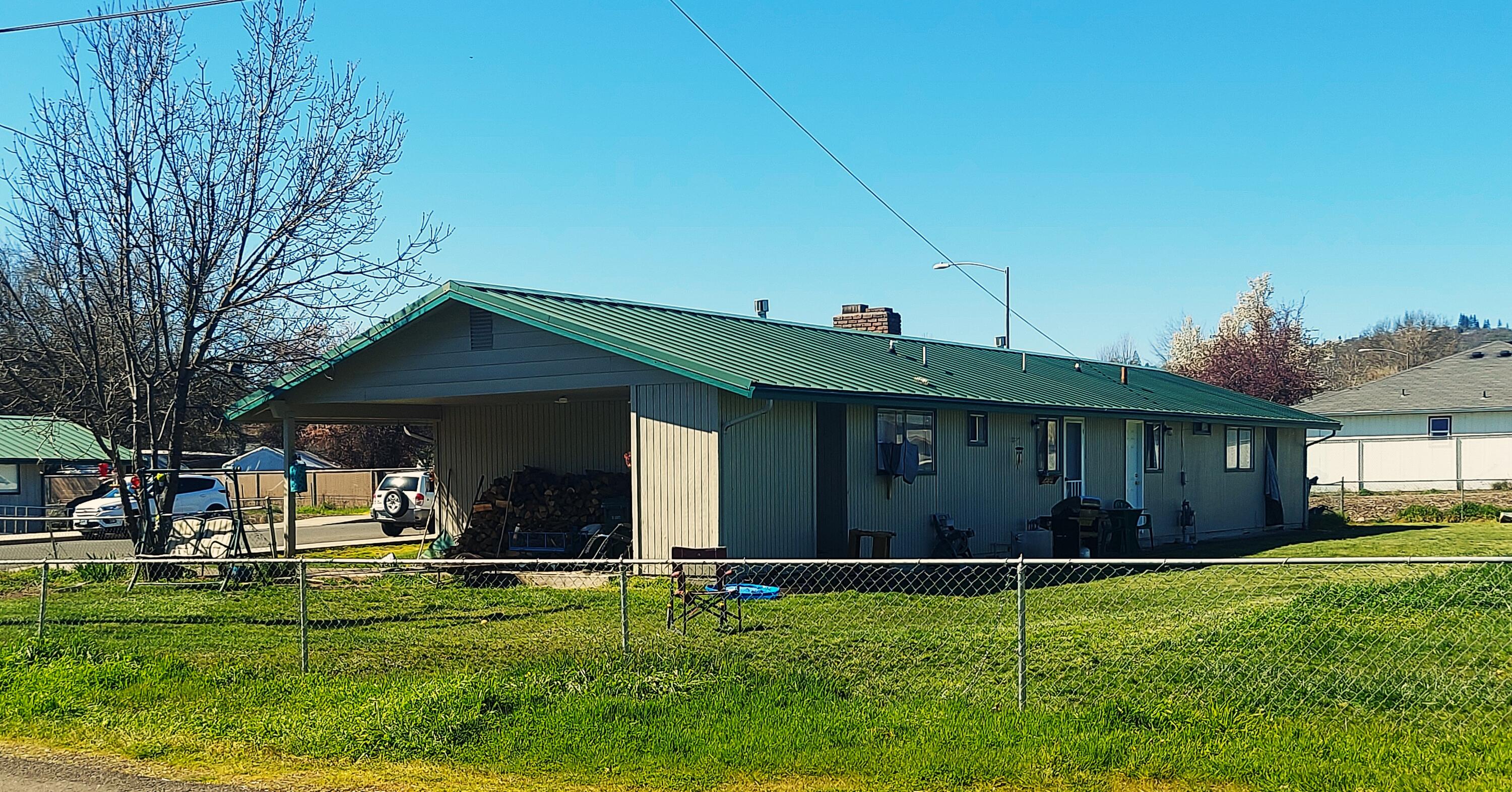 204 Fargo Street Eagle Point, OR 97524 - Photo 2 of 11 02_204_ESide