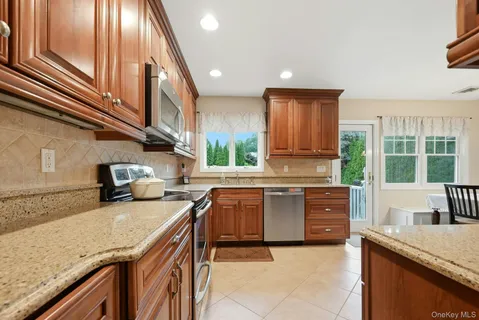 $1,100,000 | 11 Cliftwood Drive, Huntington, NY 11743
