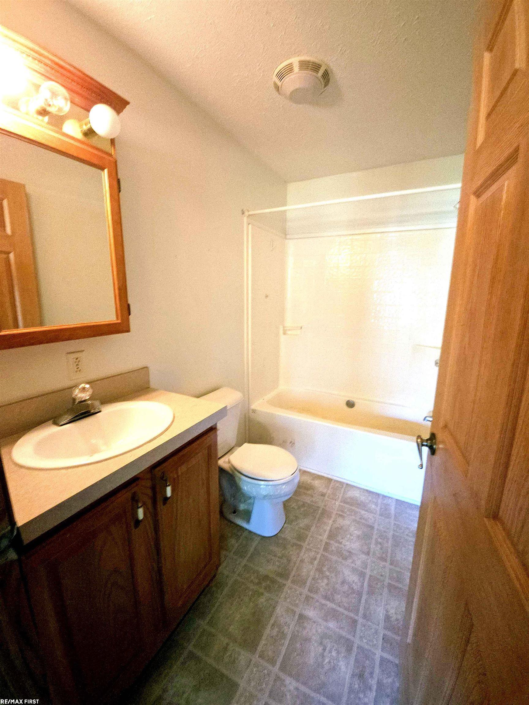 1790 Maple Road Smiths Creek, MI 48074 - Photo 13 of 20 50157658-bb7b84a0-5520-42c0-a15b-a7108f08a182.JPG
