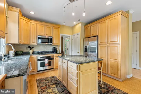 $689,000 | 1015 Riverview Lane, Conshohocken, PA 19428