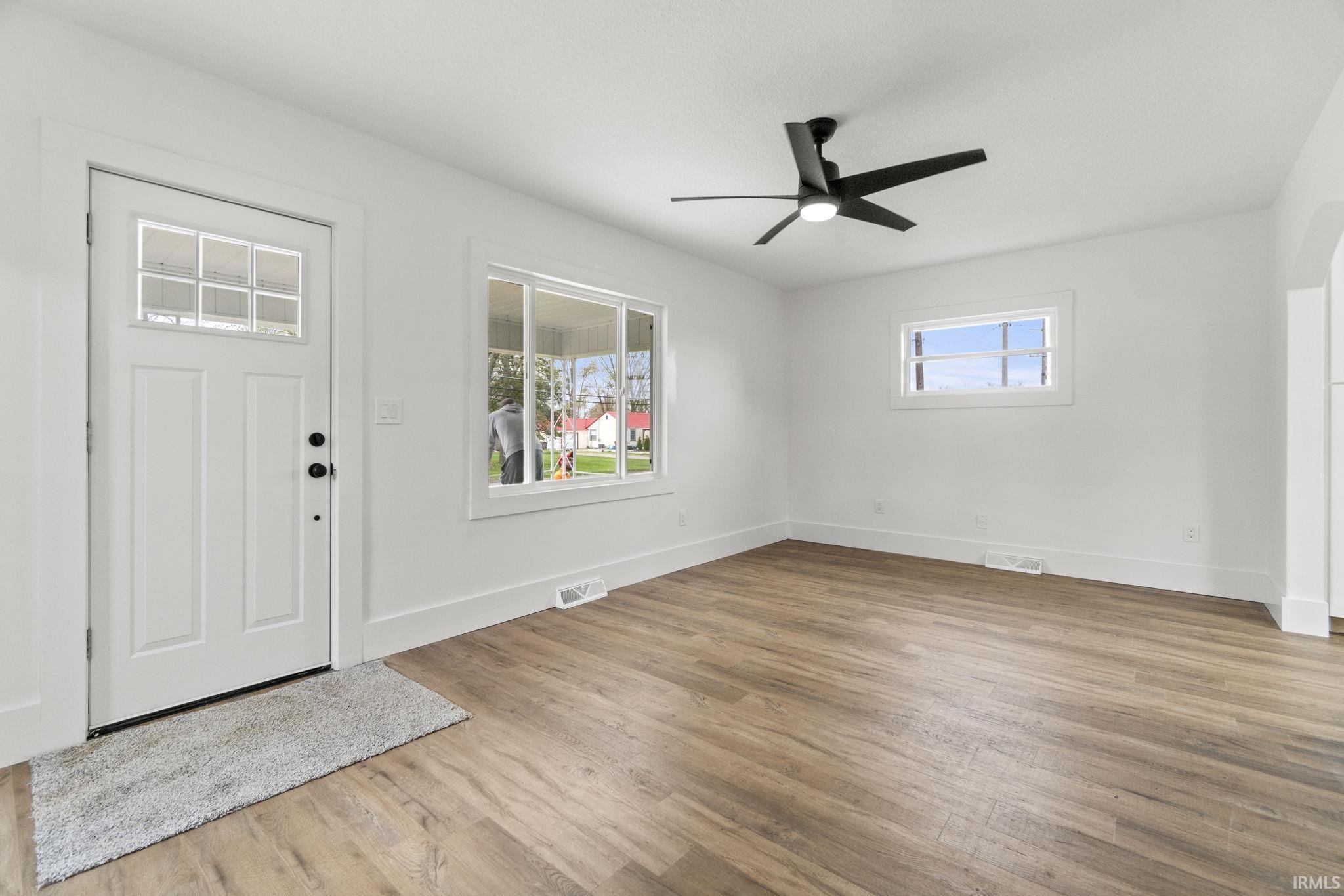2124 West Wallen Road Fort Wayne, IN 46818 - Photo 3 of 29
