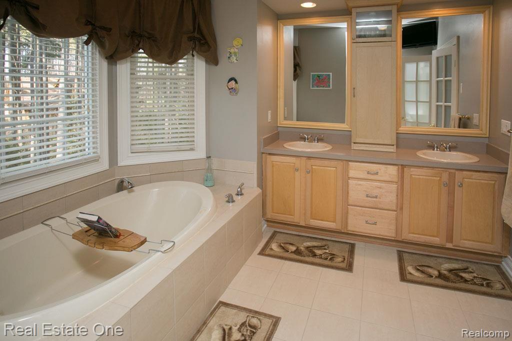 8641 Chambers Road Pinckney, MI 48169 - Photo 20 of 59 4Y0A8879.jpg