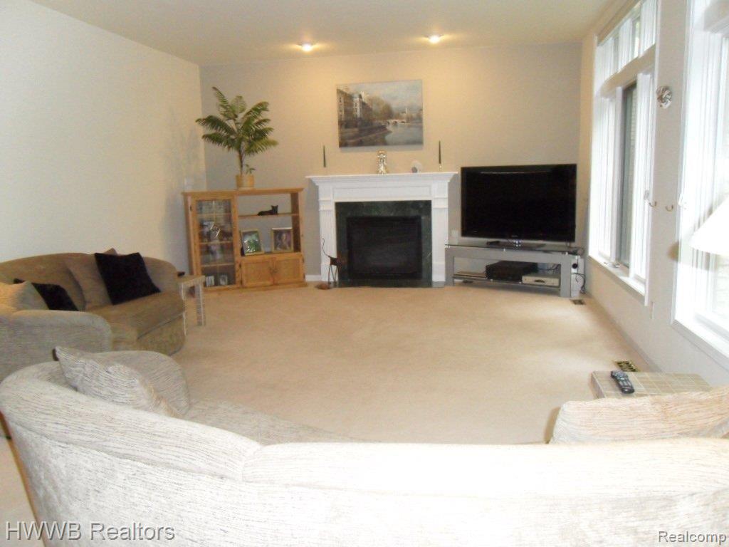 1745 Apple Ridge Court Rochester, MI 48306 - Photo 12 of 25 12-Family Rm