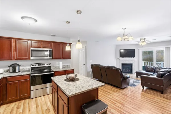 $390,000 | 9 Gray Coach Lane, Unit 911, Cranston, RI 02921