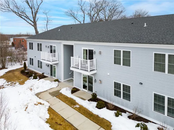 $390,000 | 9 Gray Coach Lane, Unit 911, Cranston, RI 02921