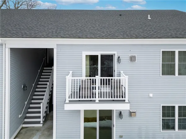$390,000 | 9 Gray Coach Lane, Unit 911, Cranston, RI 02921