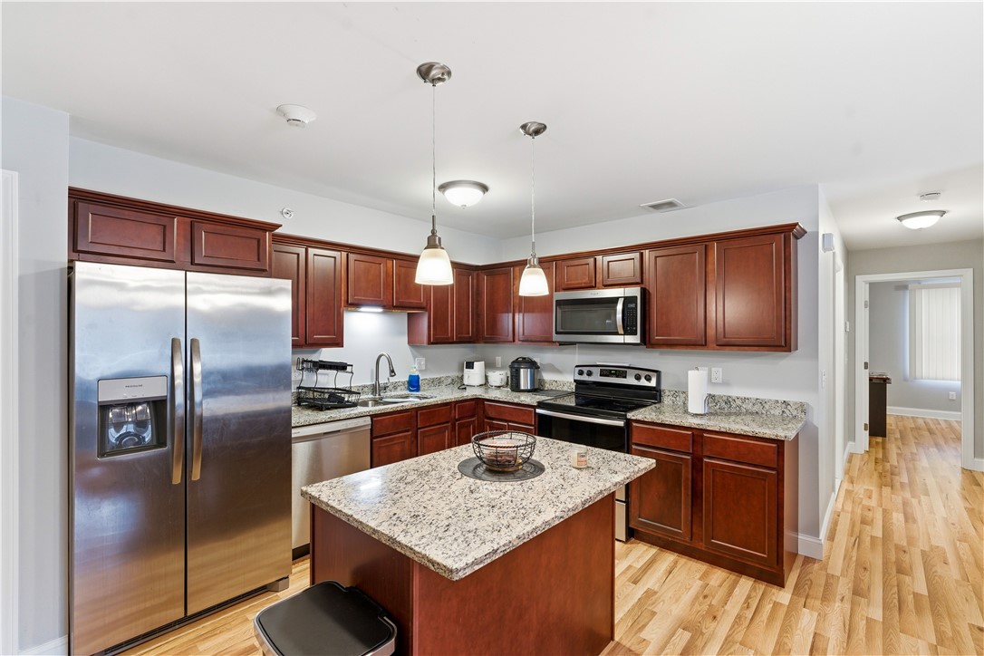 9 Gray Coach Lane, Unit 911 Cranston, RI 02921 - Photo 3 of 29