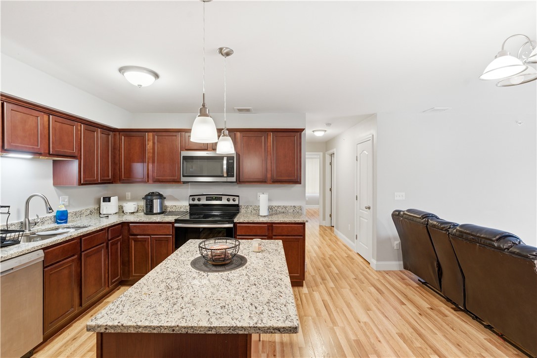 9 Gray Coach Lane, Unit 911 Cranston, RI 02921 - Photo 4 of 29