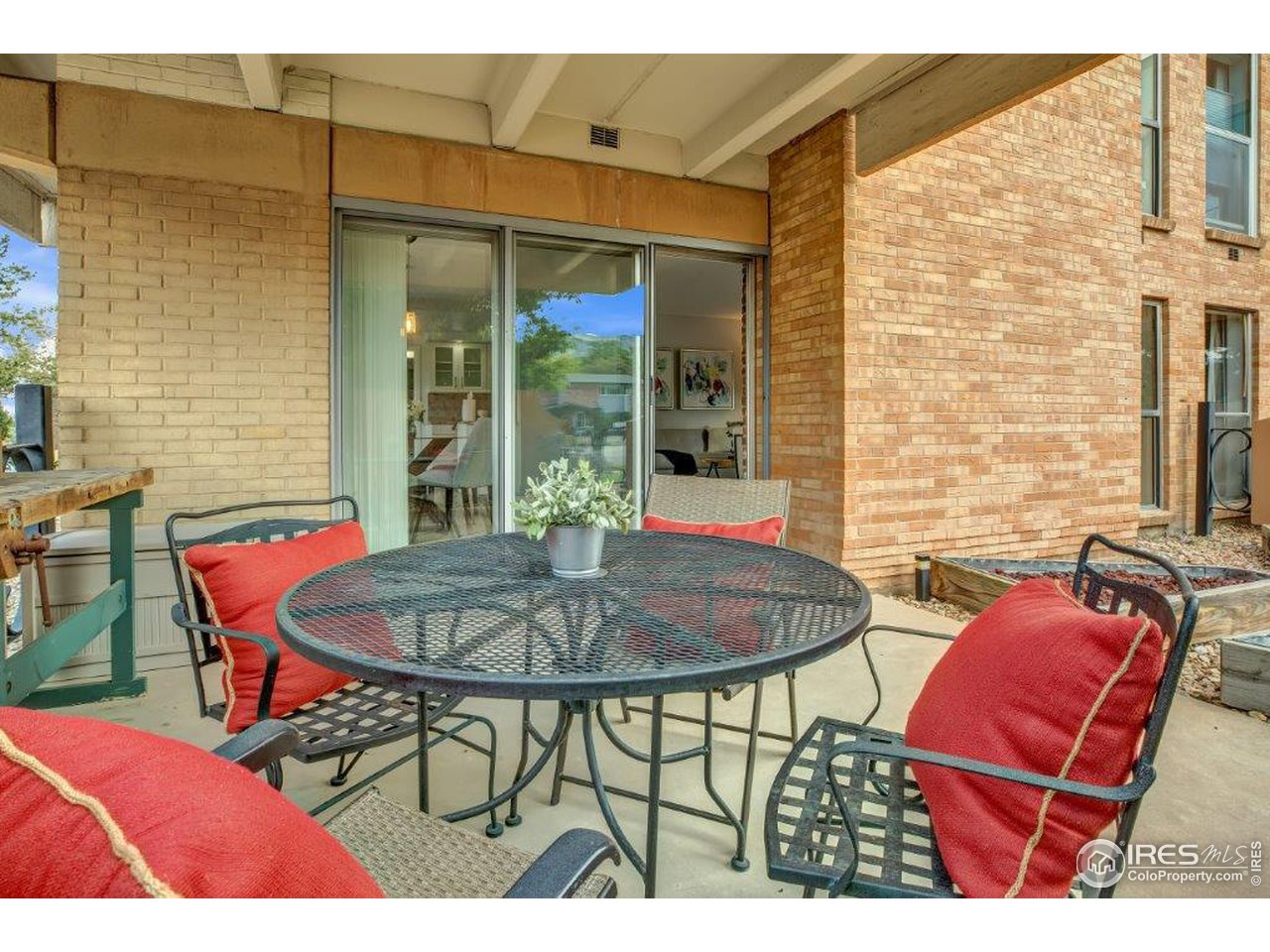 500 Mohawk Drive, Unit 103 Boulder, CO 80303 - Photo 18 of 28 a backyard of a house with table and chairs