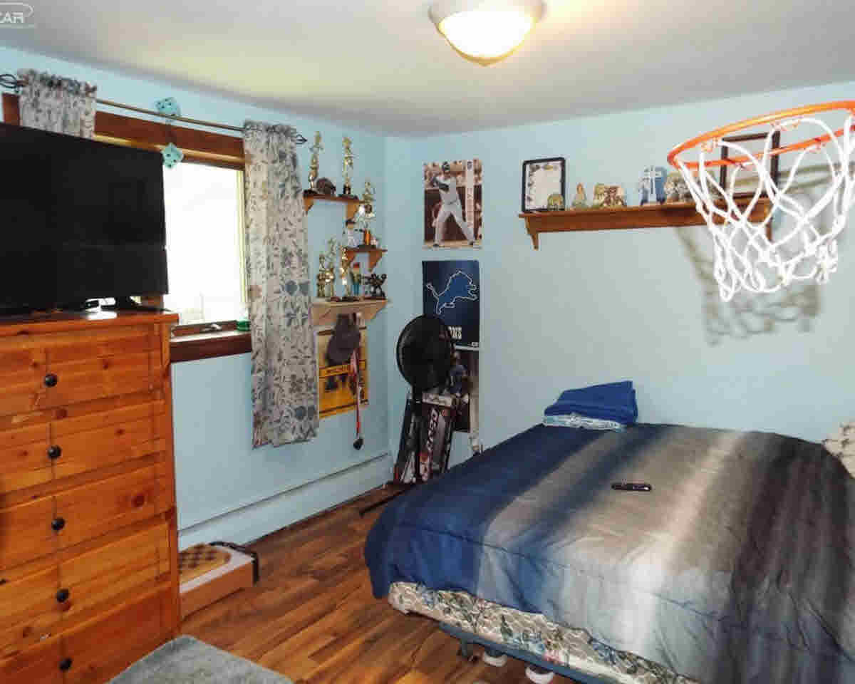 6134 East Potter Road Burton, MI 48509 - Photo 13 of 22 21319063-12.JPG