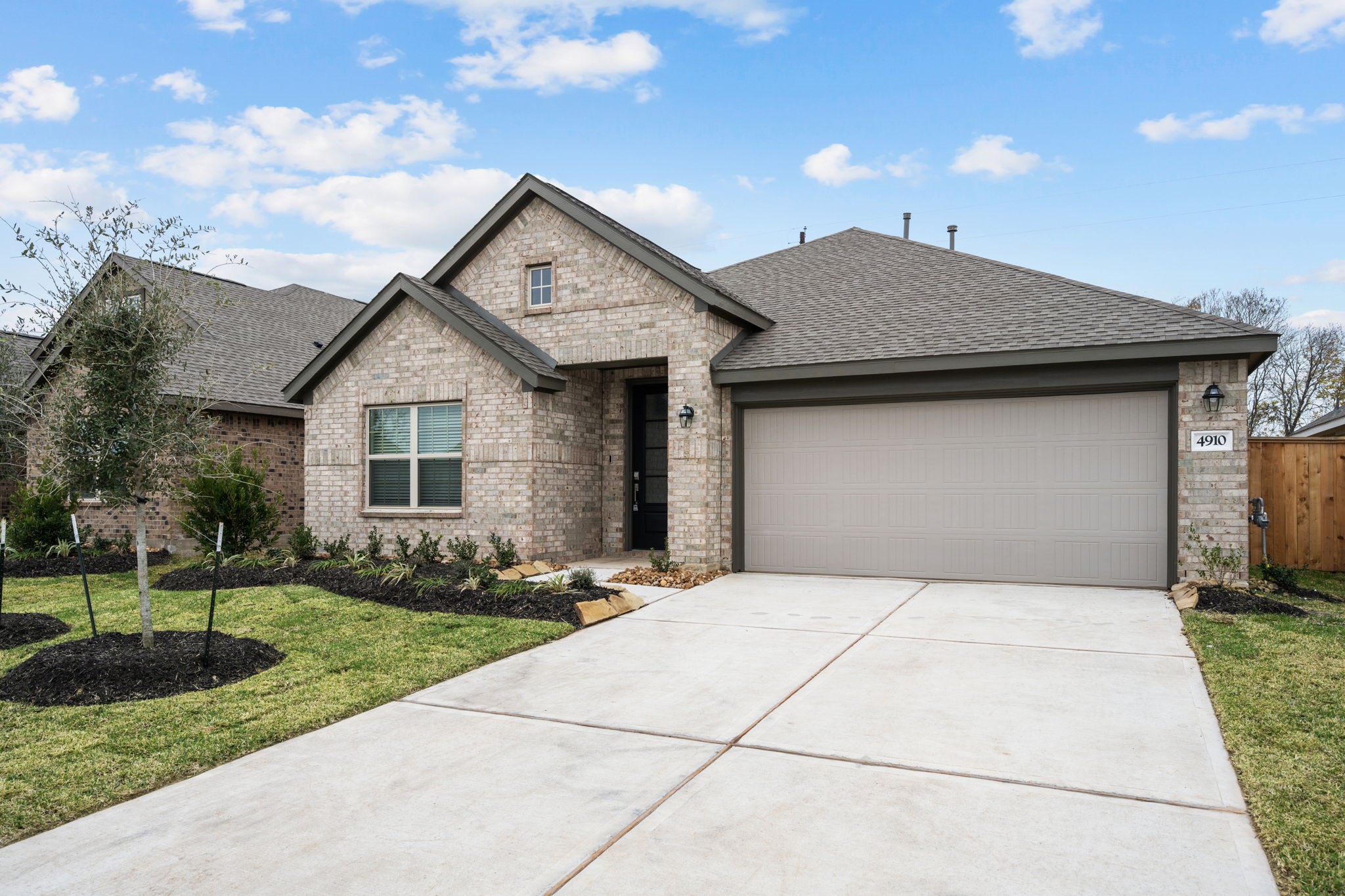 4910 Penton Meadow Lane Rosharon, TX 77583 - Photo 2 of 30