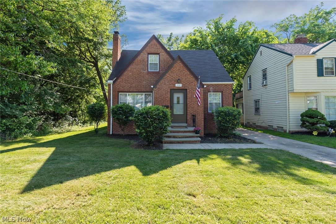 1112 Woodview Road Cleveland Heights, OH 44121 - Photo 2 of 35