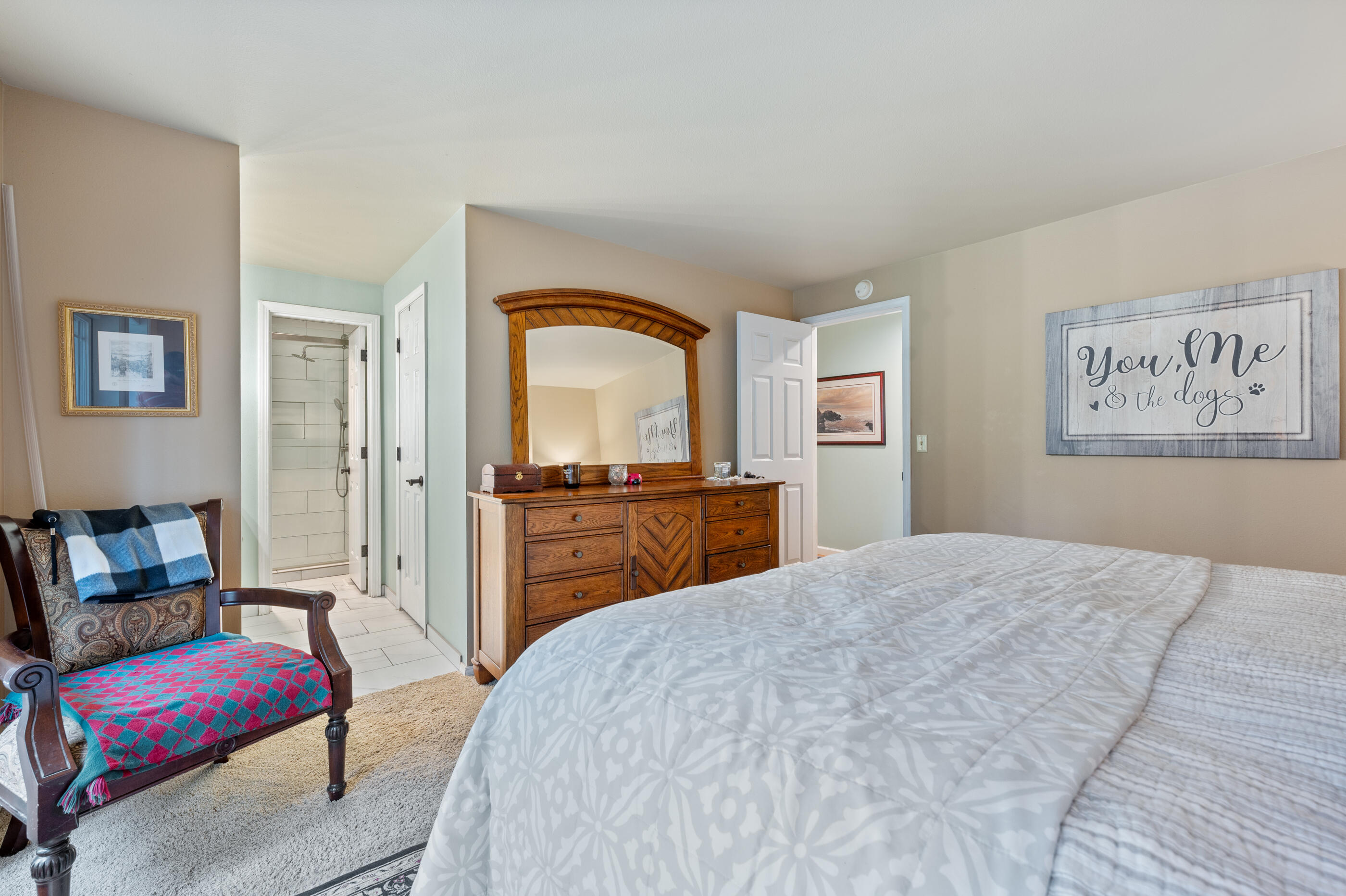 17290 Kingsburg Road Bend, OR 97707 - Photo 29 of 34 a bedroom with a large bed and furniture
