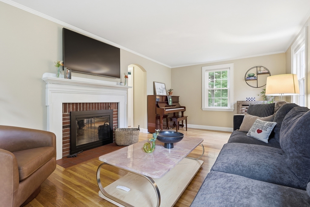 377 Pearl Street Reading, MA 01867 - Photo 2 of 16