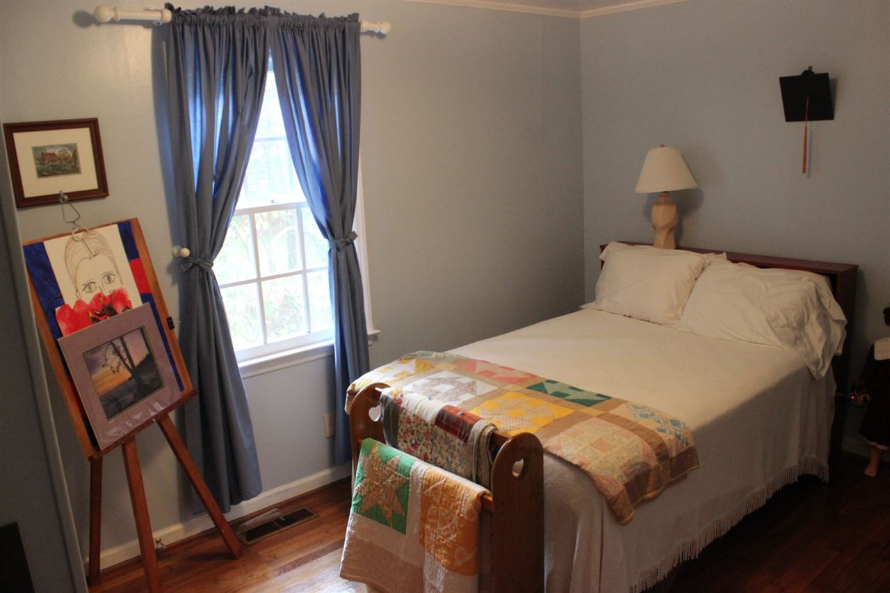 521 Mills Street Raleigh, NC 27608 - Photo 10 of 16 SECONDARY BEDRROM