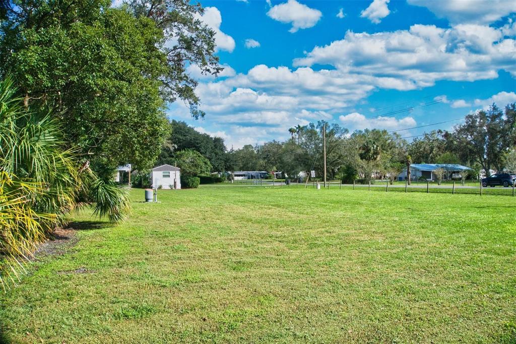 2307 Fritzke Road Dover, FL 33527 - Photo 10 of 37