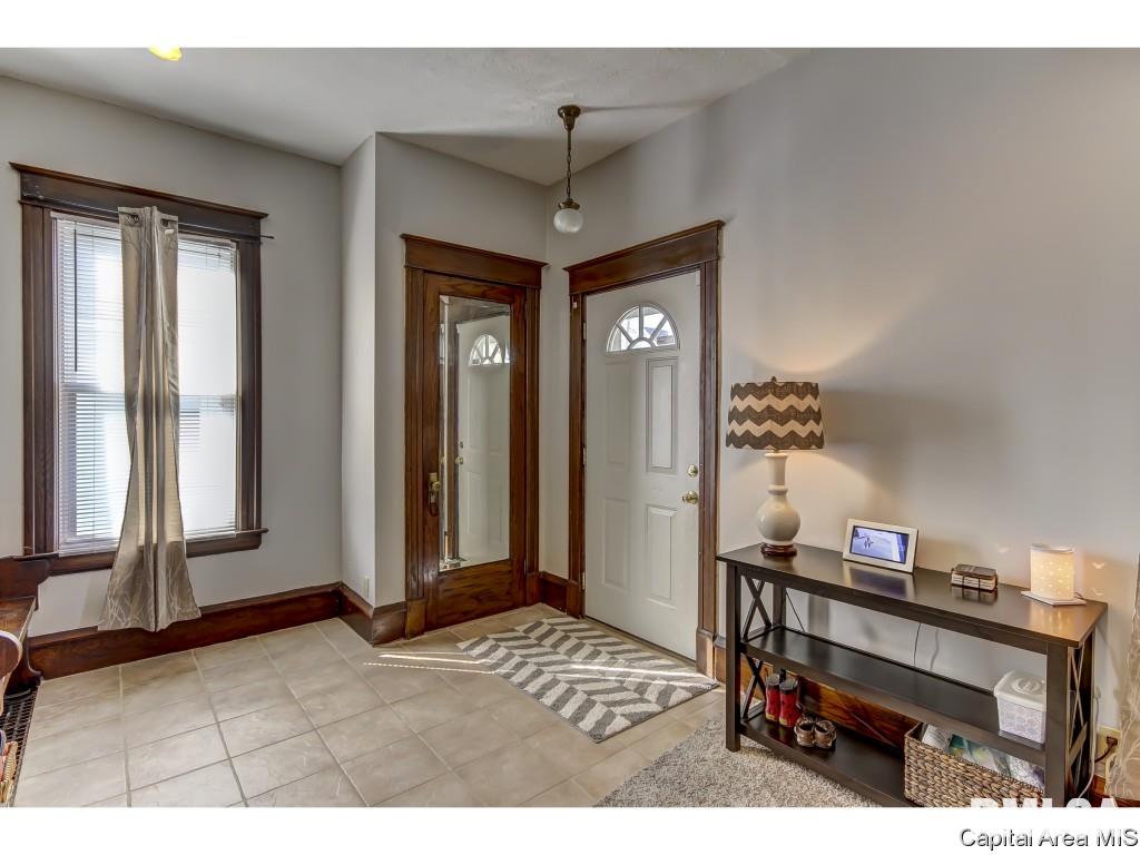 220 East Scarritt Street Springfield, IL 62704 - Photo 2 of 36 Gallery Image 2