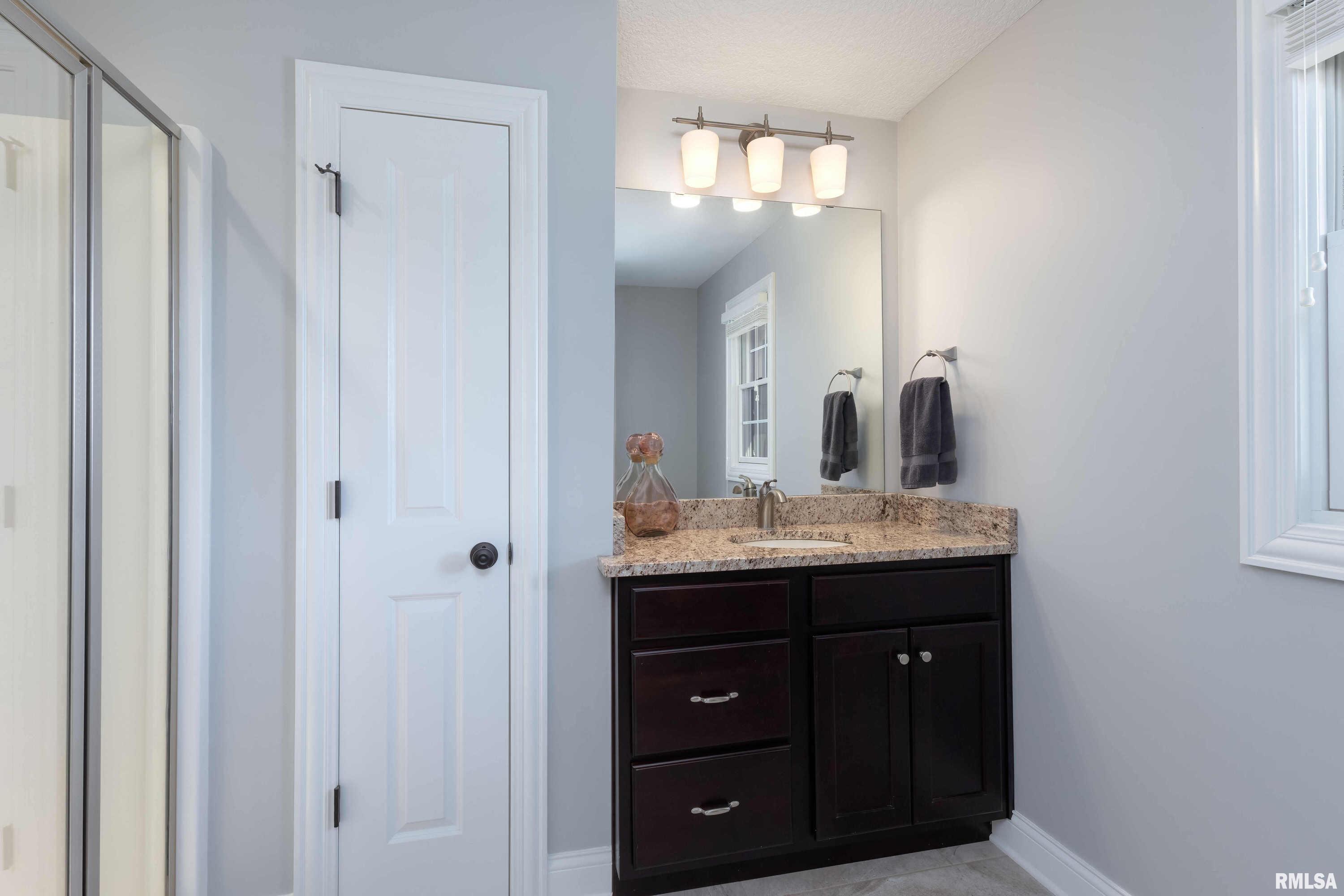 6347 Cardinal Road Bettendorf, IA 52722 - Photo 20 of 51 Gallery Image 20