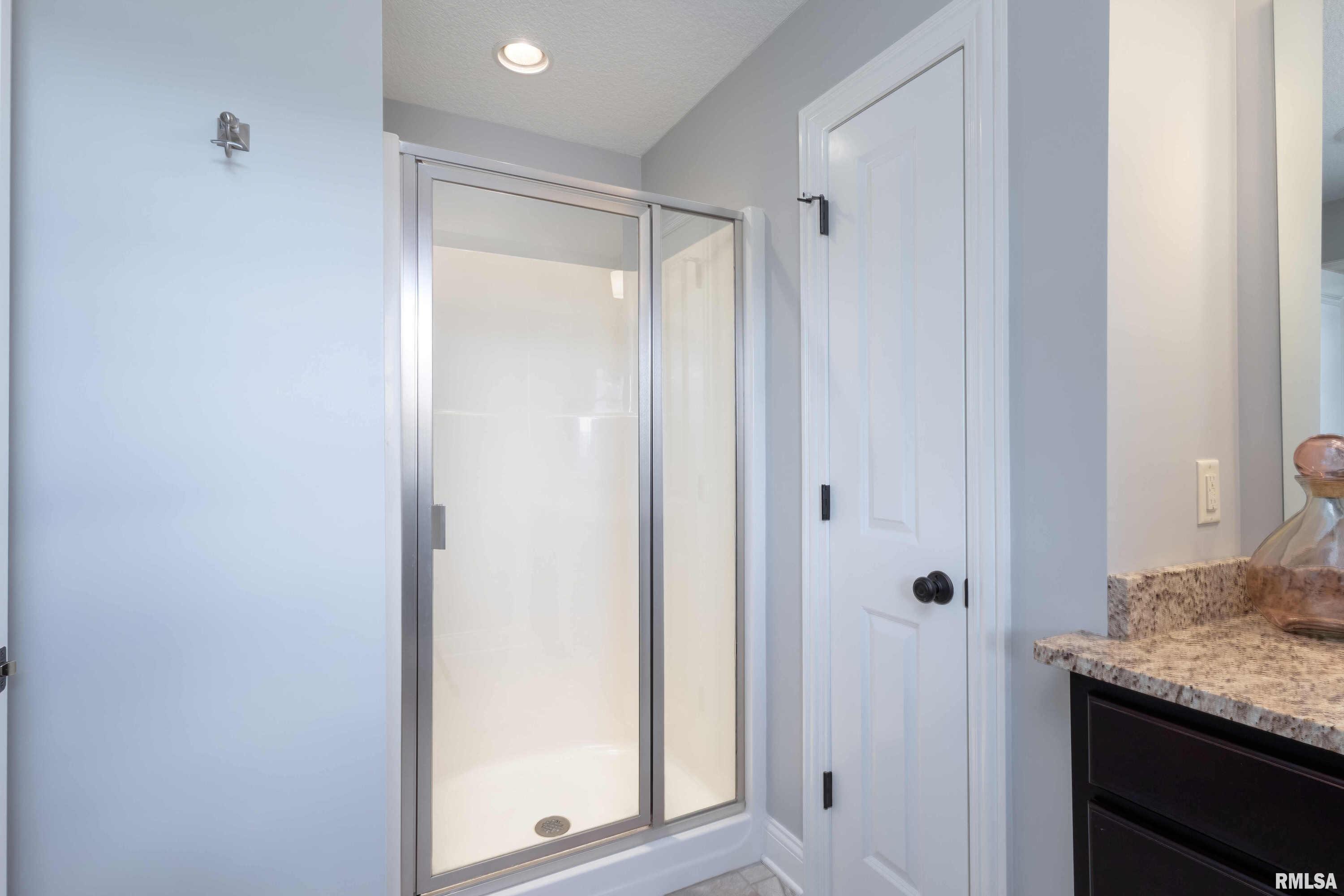 6347 Cardinal Road Bettendorf, IA 52722 - Photo 21 of 51 Gallery Image 21