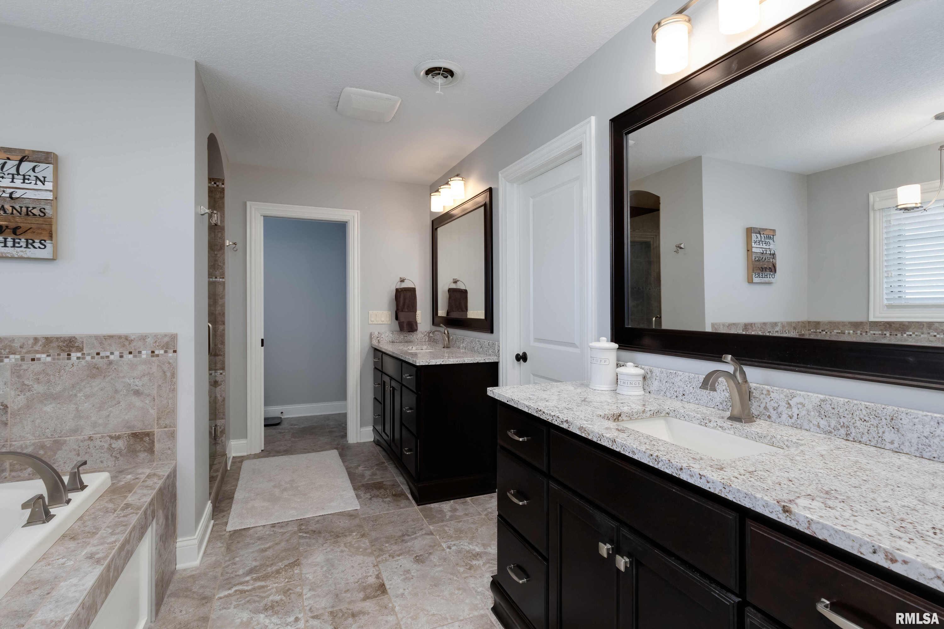 6347 Cardinal Road Bettendorf, IA 52722 - Photo 24 of 51 Gallery Image 24