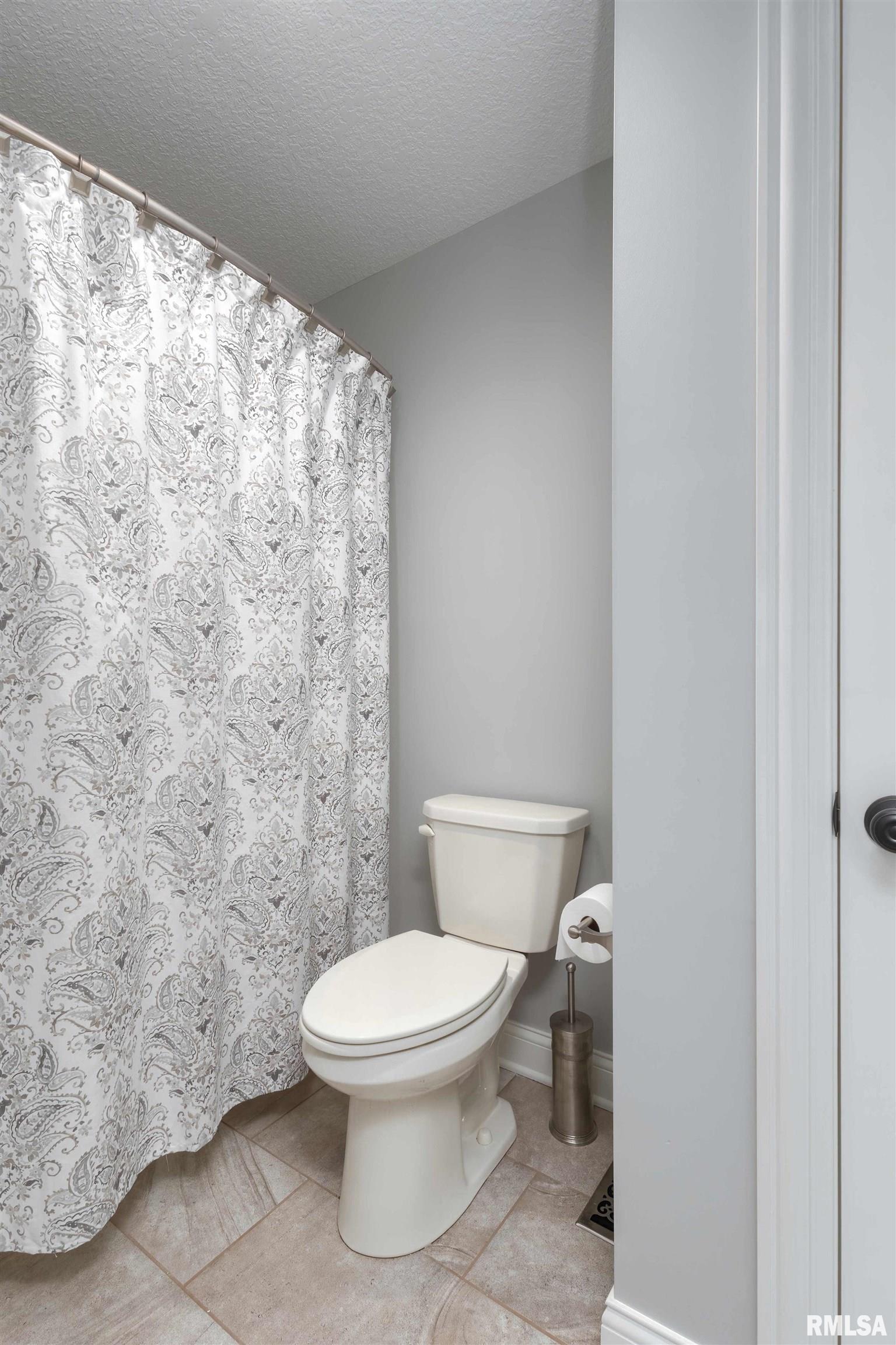 6347 Cardinal Road Bettendorf, IA 52722 - Photo 30 of 51 Gallery Image 30