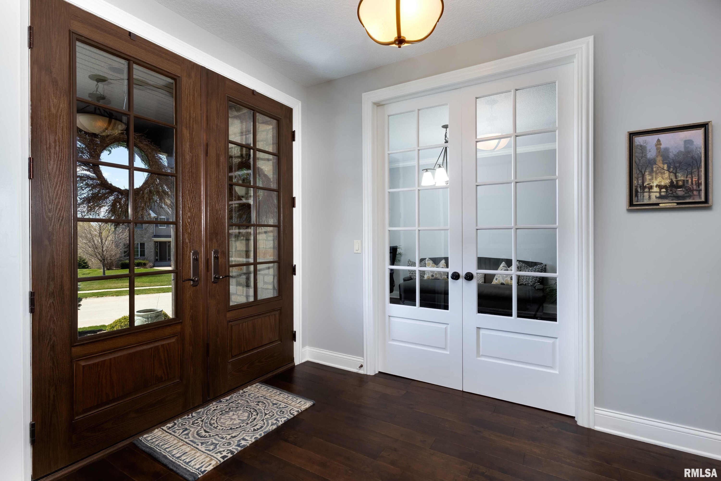 6347 Cardinal Road Bettendorf, IA 52722 - Photo 3 of 51 Gallery Image 3