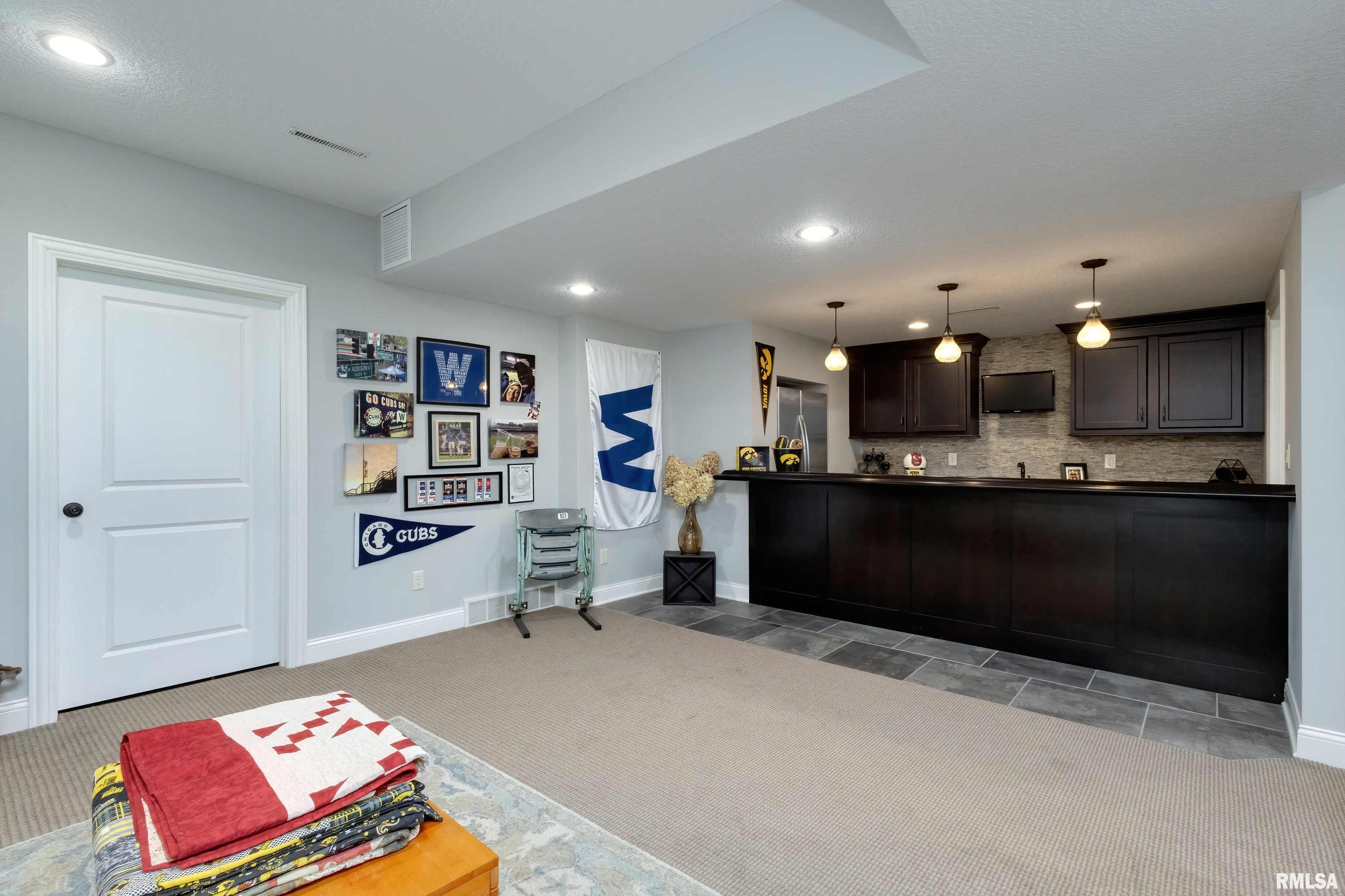 6347 Cardinal Road Bettendorf, IA 52722 - Photo 34 of 51 Gallery Image 34