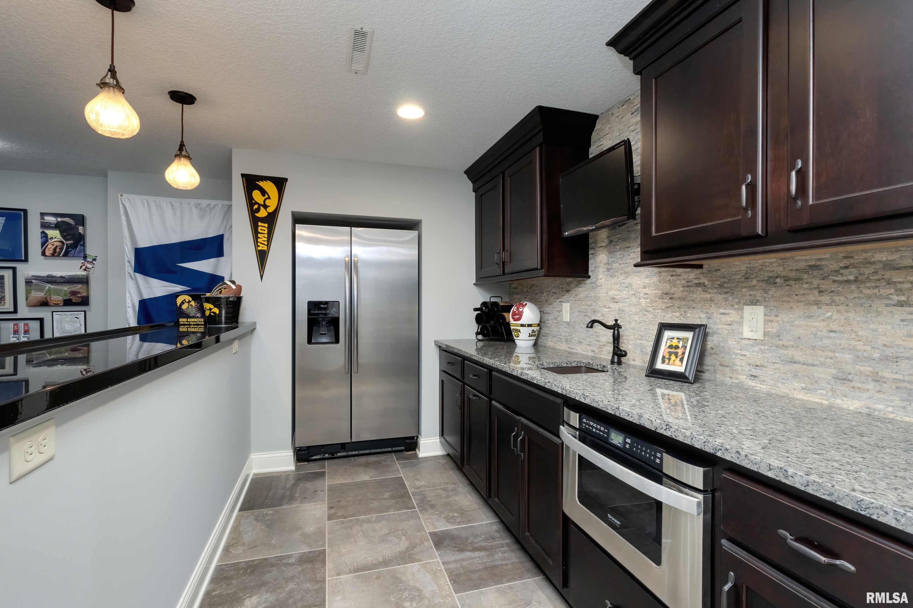 6347 Cardinal Road Bettendorf, IA 52722 - Photo 35 of 51 Gallery Image 35