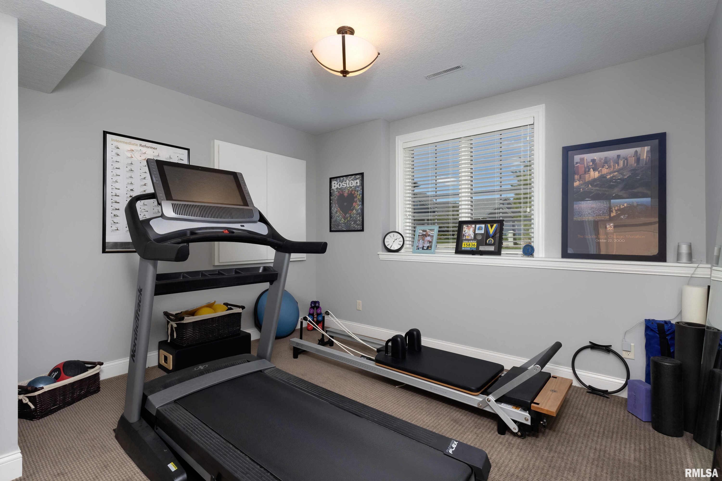 6347 Cardinal Road Bettendorf, IA 52722 - Photo 36 of 51 Gallery Image 36