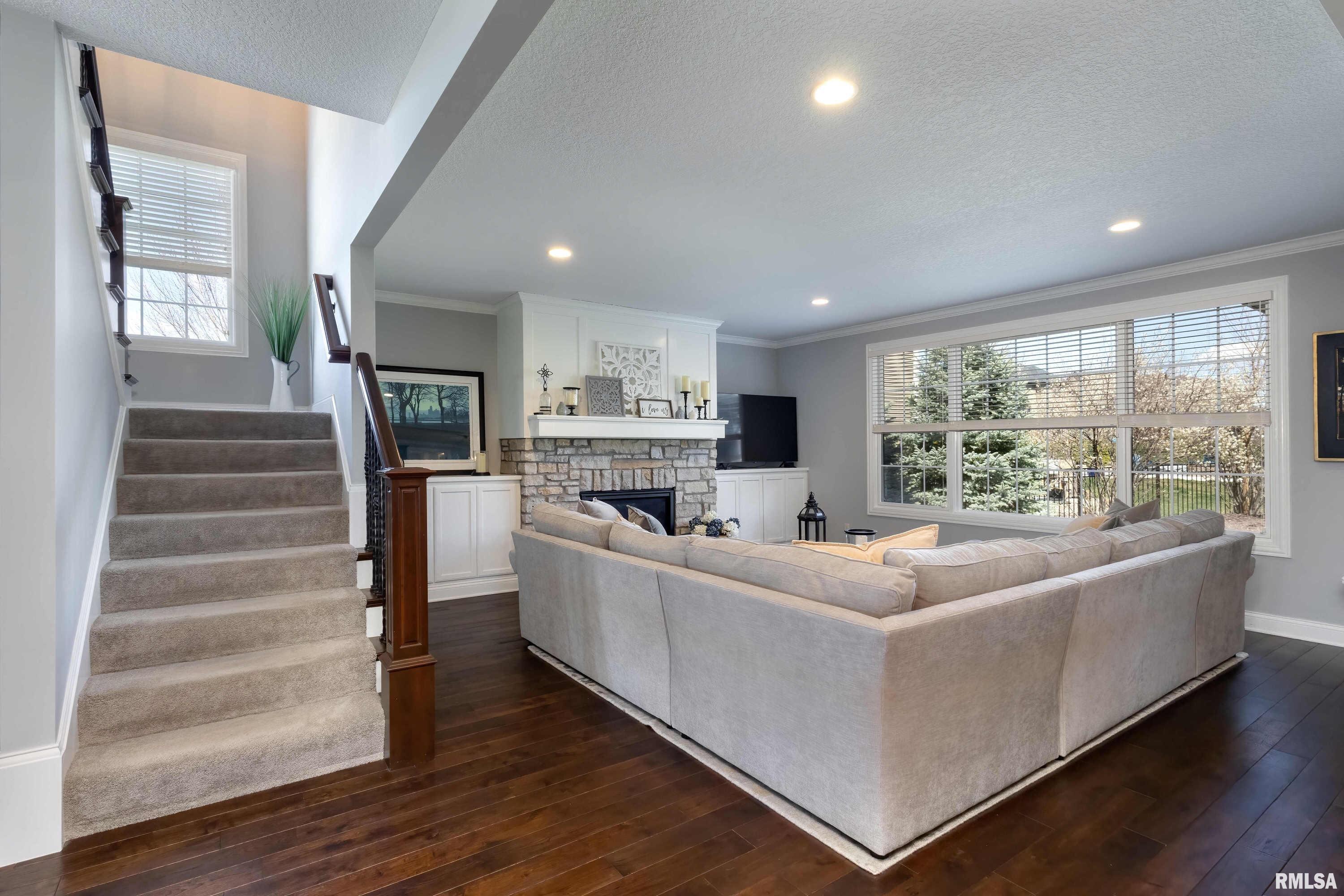 6347 Cardinal Road Bettendorf, IA 52722 - Photo 7 of 51 Gallery Image 7